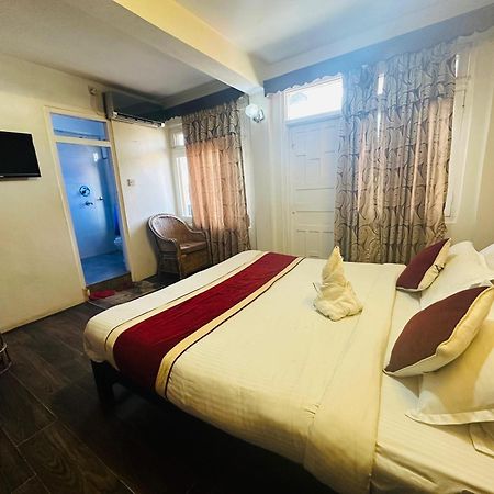 Hotel Travelers Home Катманду Екстериор снимка