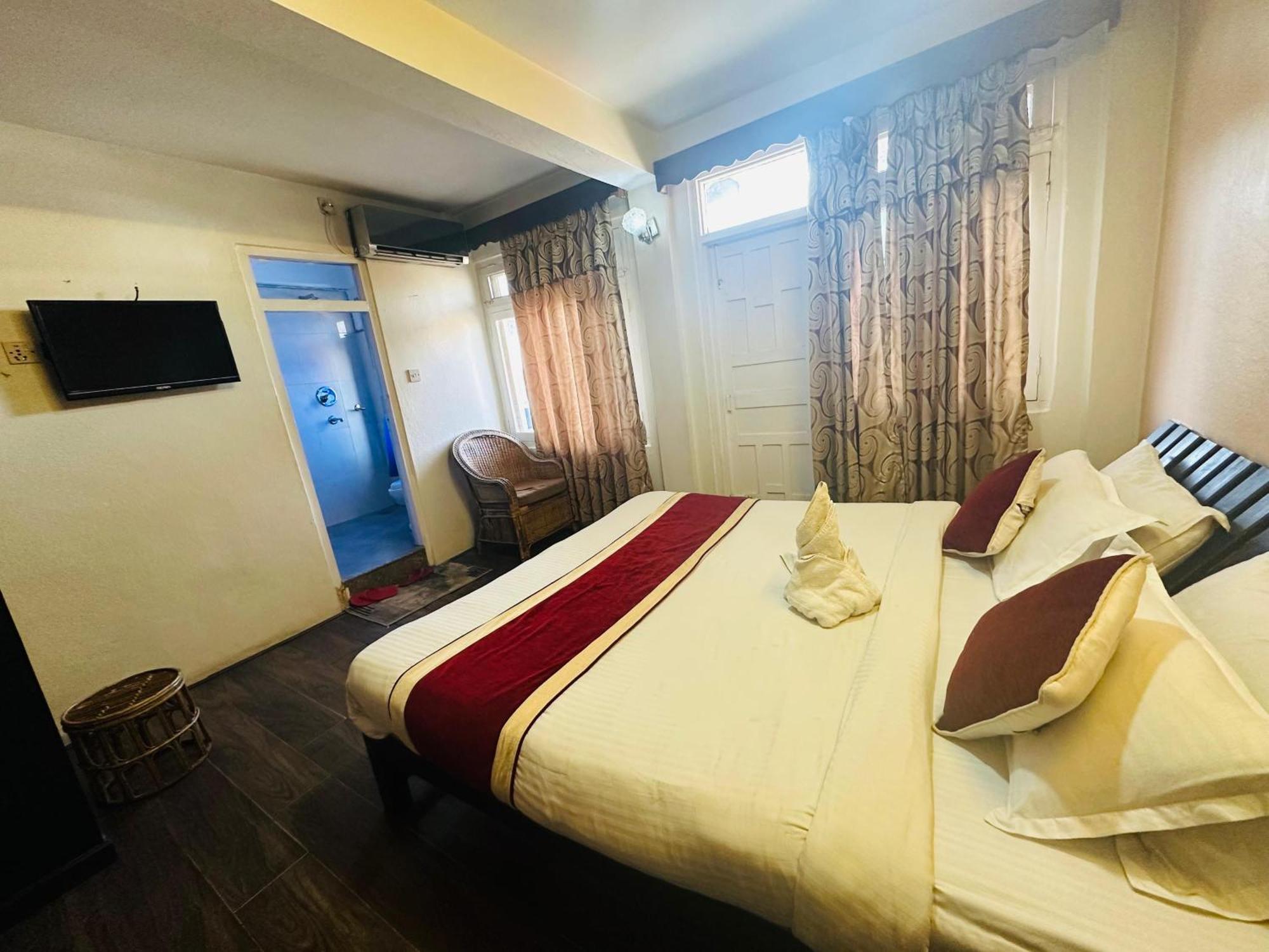 Hotel Travelers Home Катманду Екстериор снимка