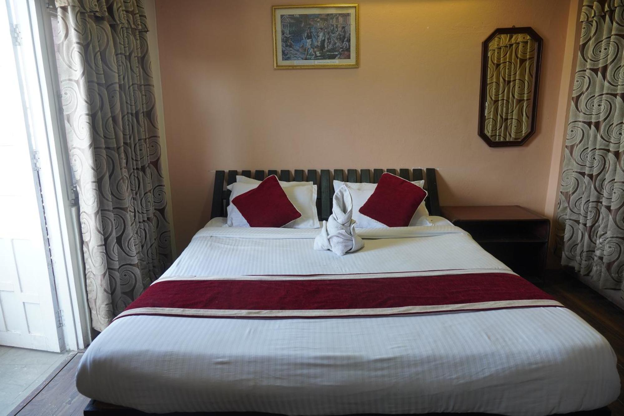 Hotel Travelers Home Катманду Екстериор снимка