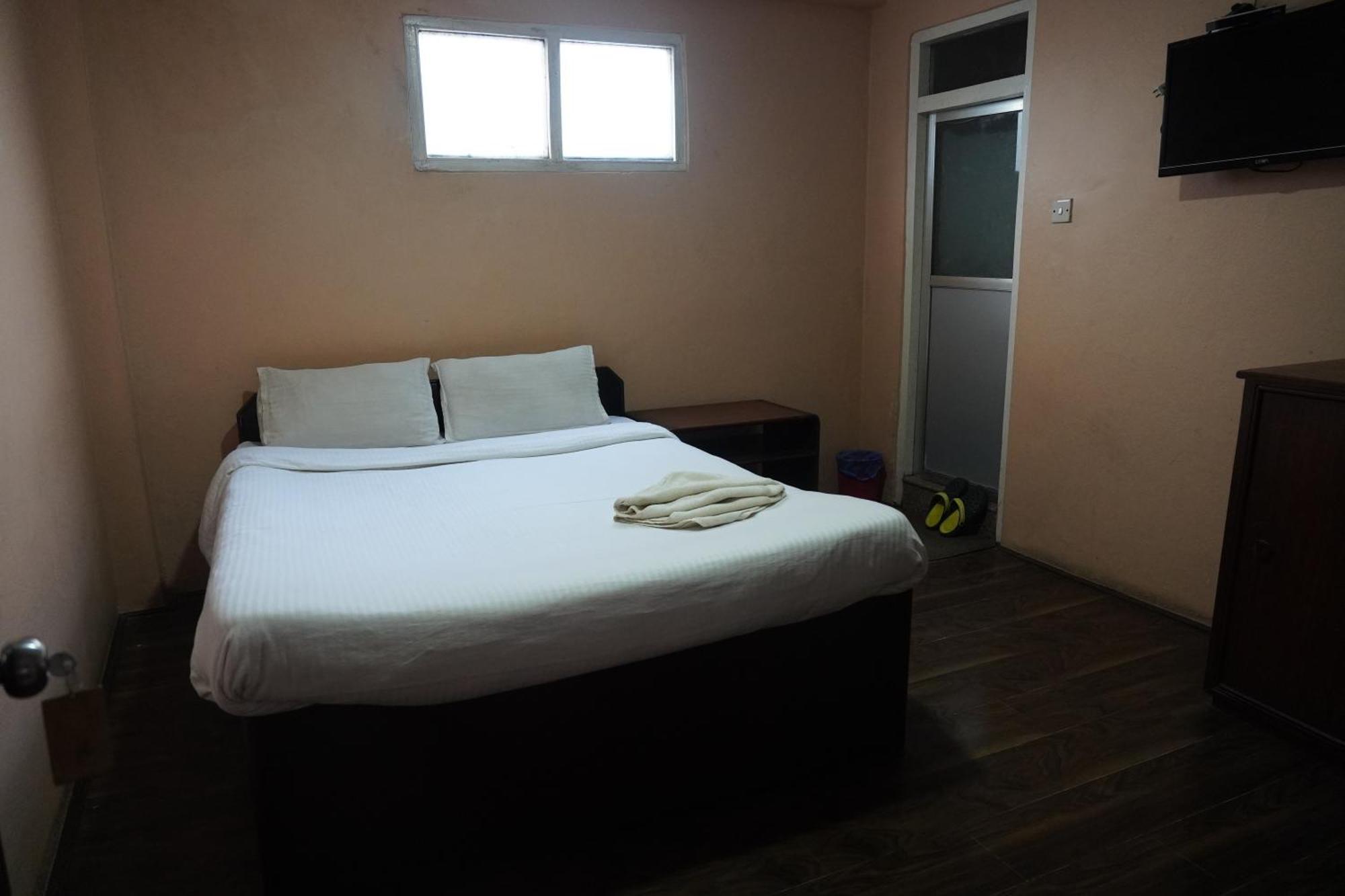 Hotel Travelers Home Катманду Екстериор снимка