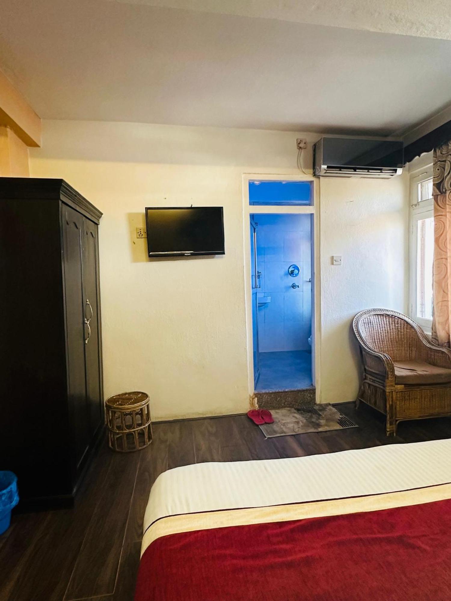 Hotel Travelers Home Катманду Екстериор снимка