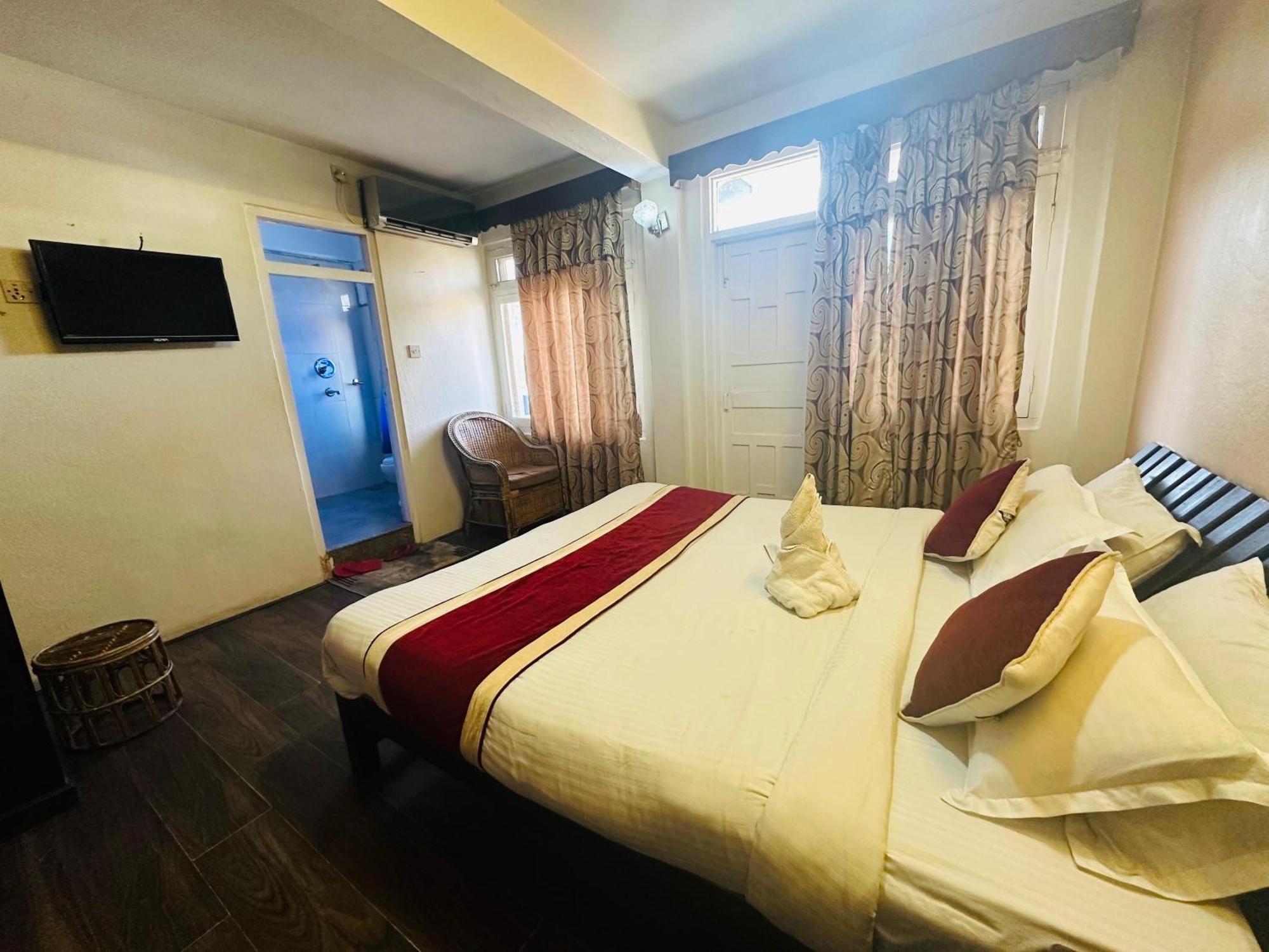 Hotel Travelers Home Катманду Екстериор снимка